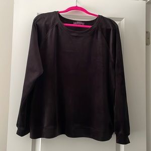 Woman’s velour sweat suit top & bottom.